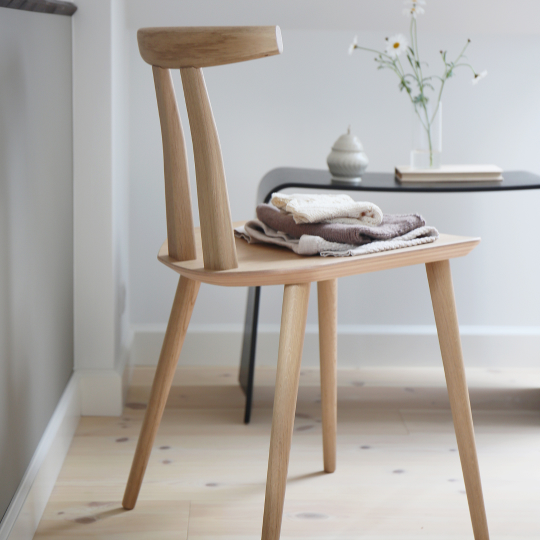 J111 - Dining table chair