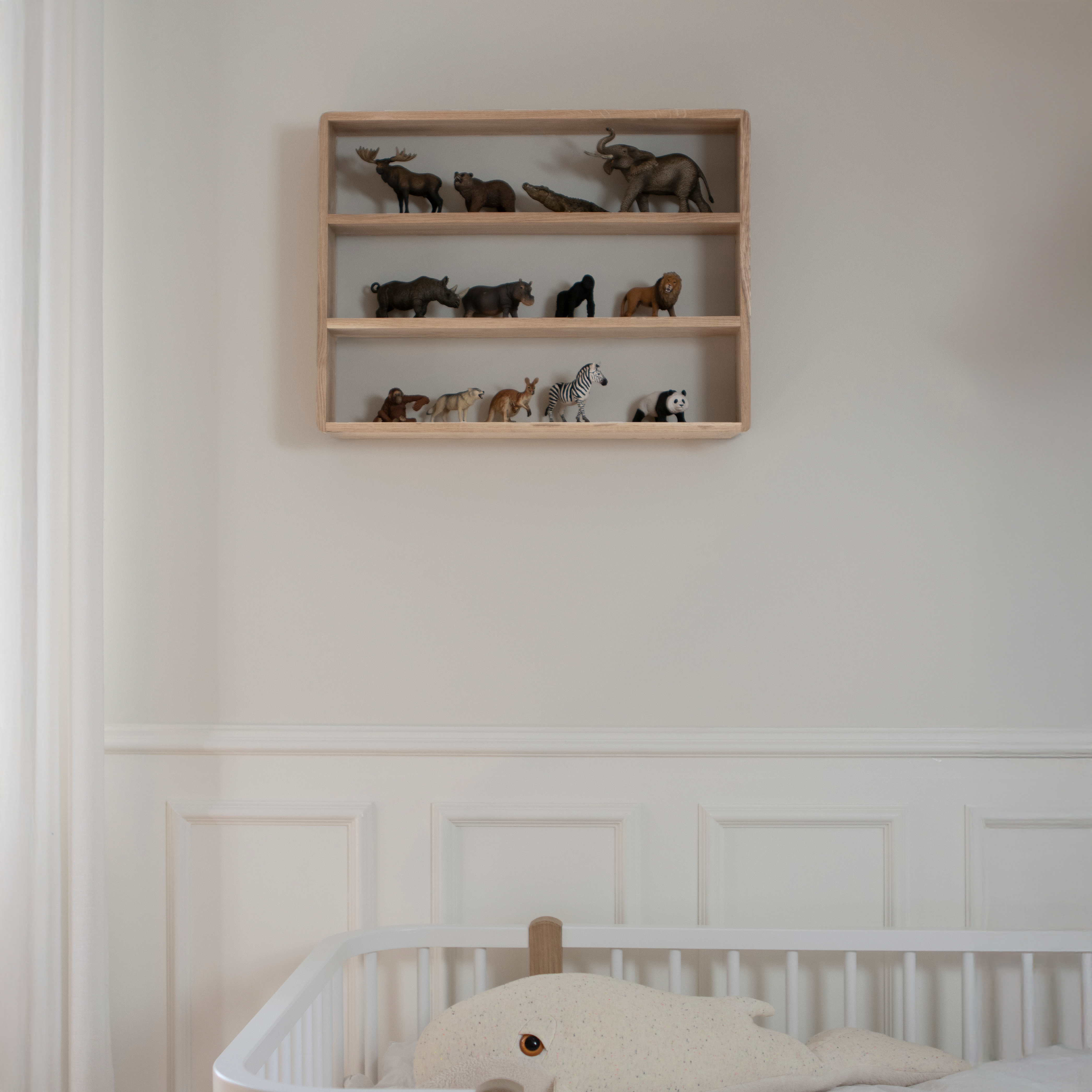 CUPMUG - Oak shelf, 45x45 cm