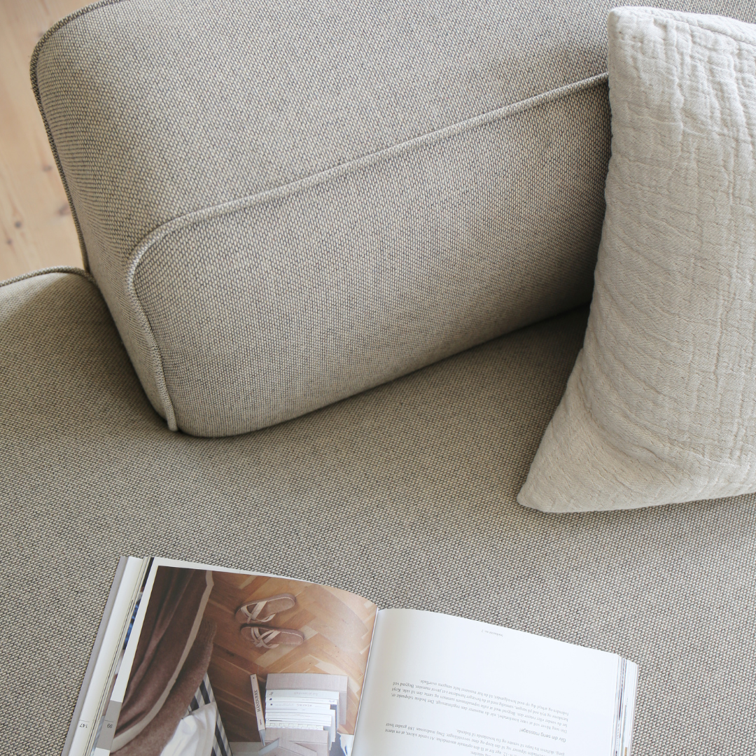 BASECAMP Three seater open - right corner, 3 modules, 90x280cm