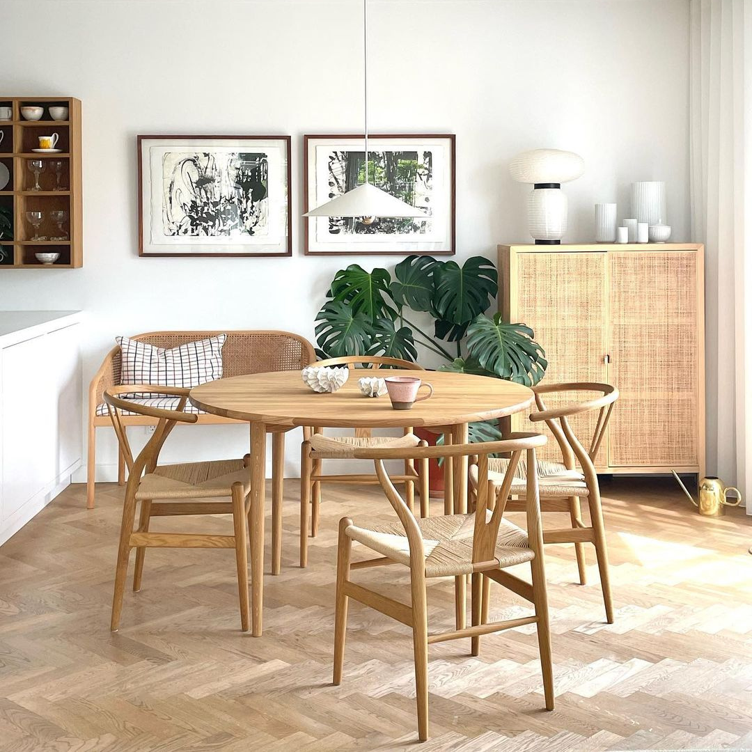 HOLMEN - Round dining table, Oak, white oil, small