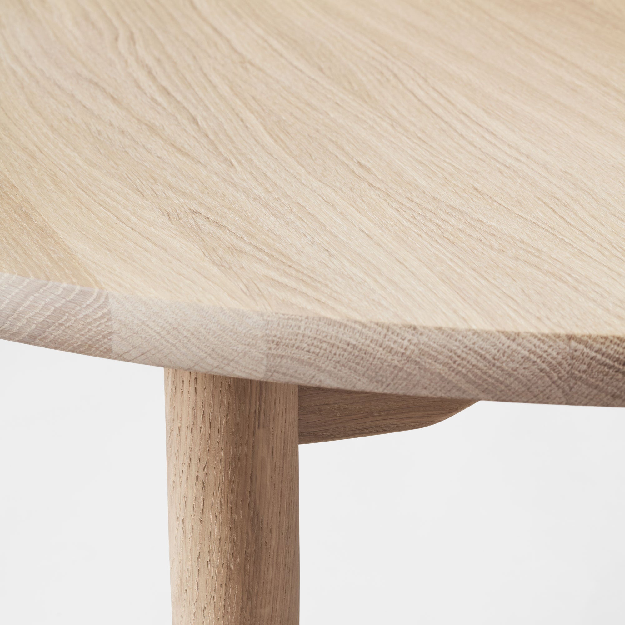 Round Extendable Dining Table Made of Oak and Steel MÅNE 