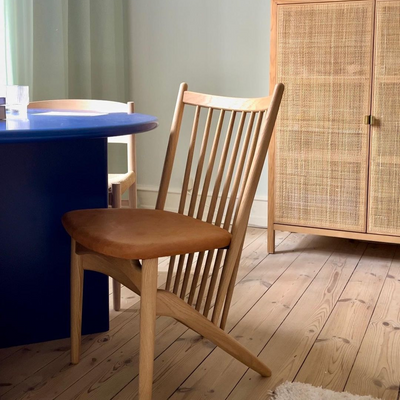 SOLDATEN - Dining table chair, oak