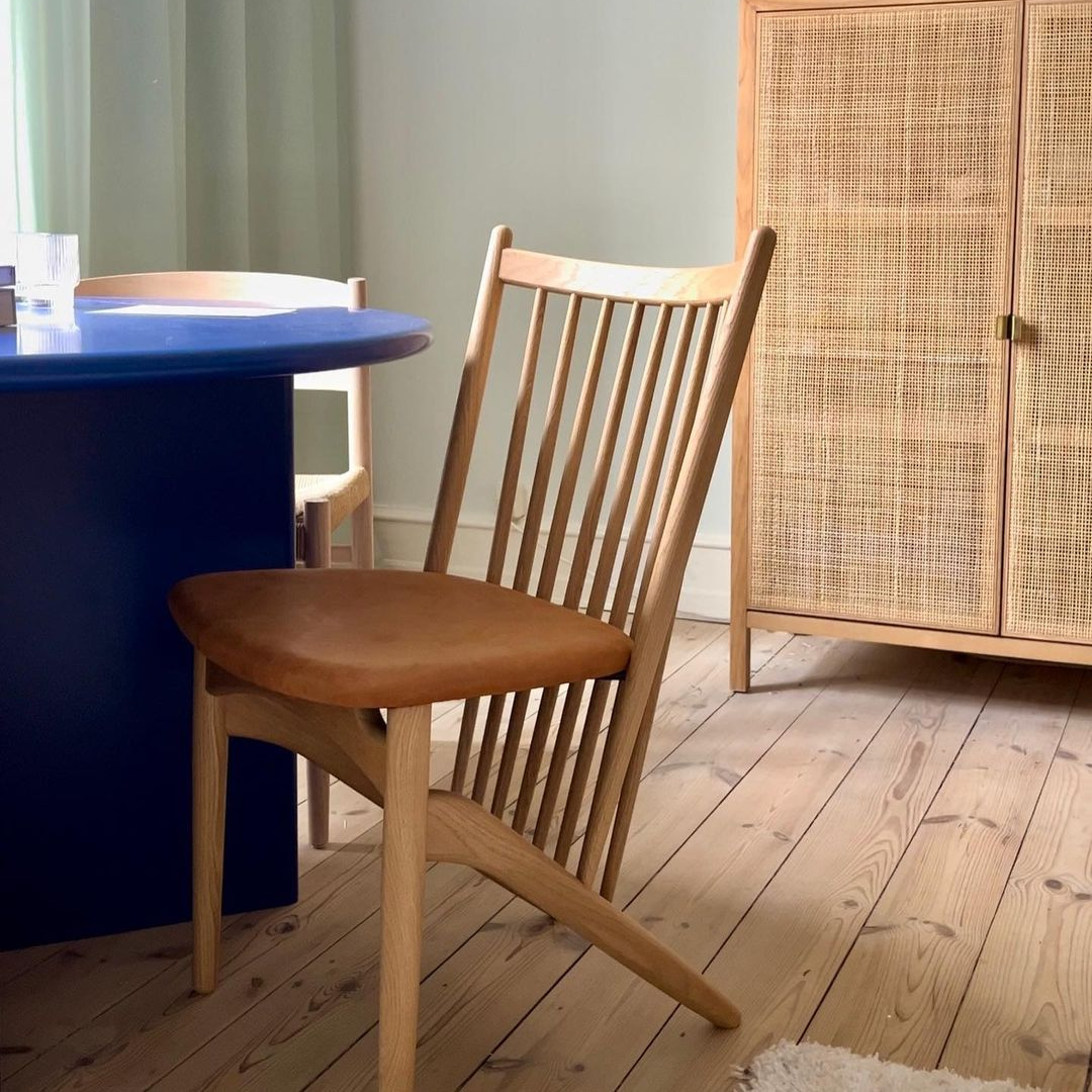 SOLDATEN - Dining table chair, black oak